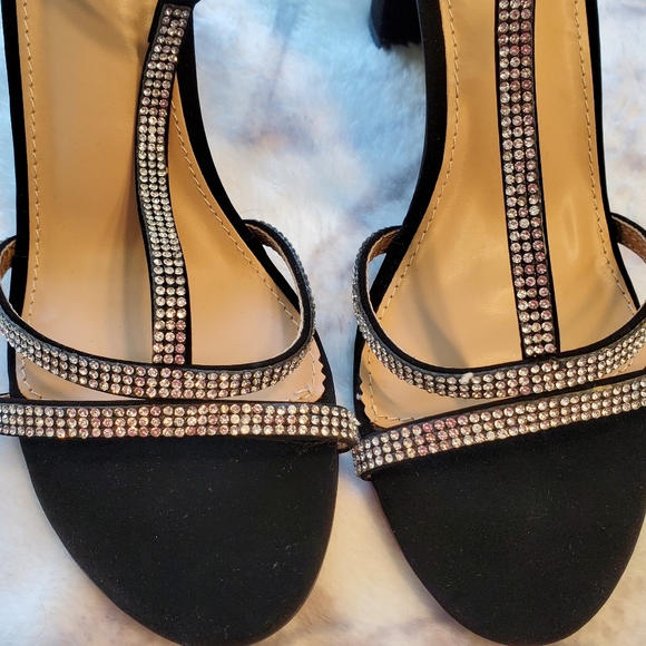 Journee Collection strappy sandal. NWOT - Picture 2 of 9